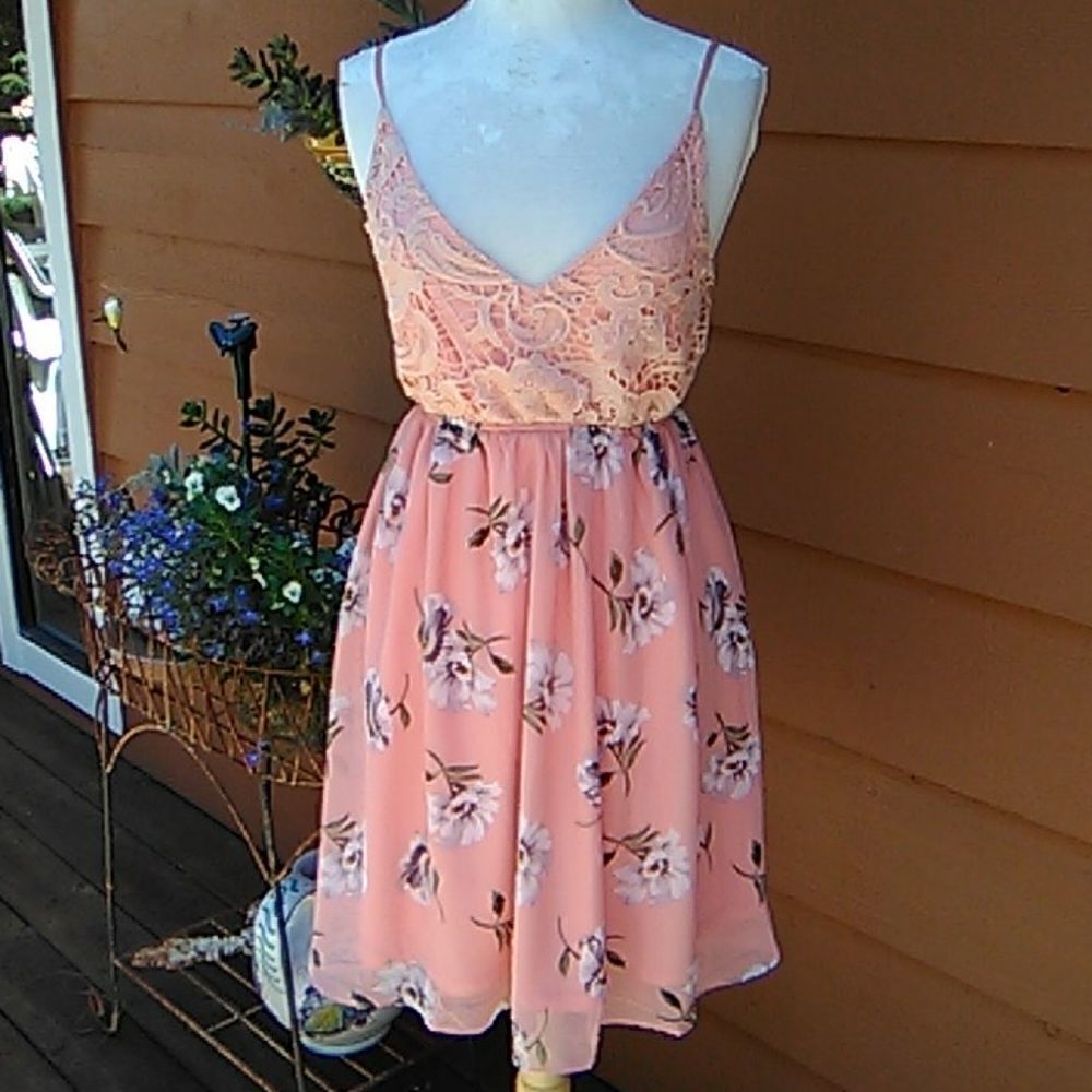 IJOAH Lace and Chiffon Backless Dress